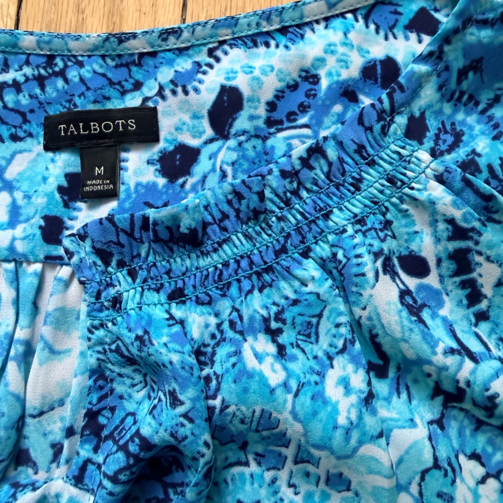 Talbots Medium summer blouse with beautiful Aqua Blue hues and Paisley print. - Picture 2 of 2